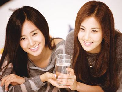 Lucunya Seohyun dan Yuri SNSD yang Liburan ke Disney Land!